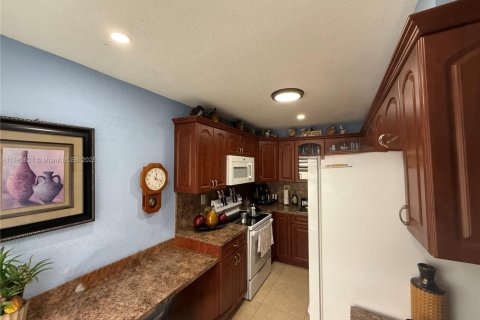 Купить кондоминиум в Хайалиа, Флорида 2 спальни, 87.33м2, № 1932246 - фото 2