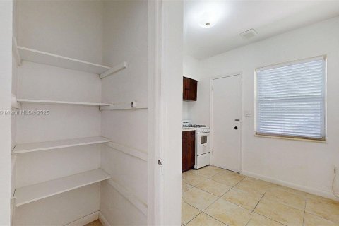 Apartamento en alquiler en Miami, Florida, 27.87 m2 № 2014191 - foto 11