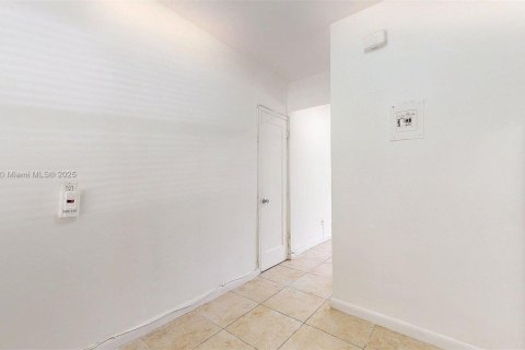 Apartamento en alquiler en Miami, Florida, 27.87 m2 № 2014191 - foto 10