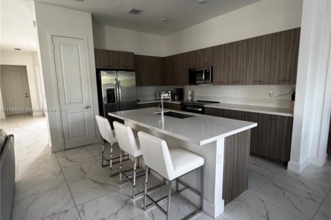 House in Miramar, Florida 5 bedrooms, 314.1 sq.m. № 1865473 - photo 11