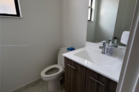 House in Miramar, Florida 5 bedrooms, 314.1 sq.m. № 1865473 - photo 6