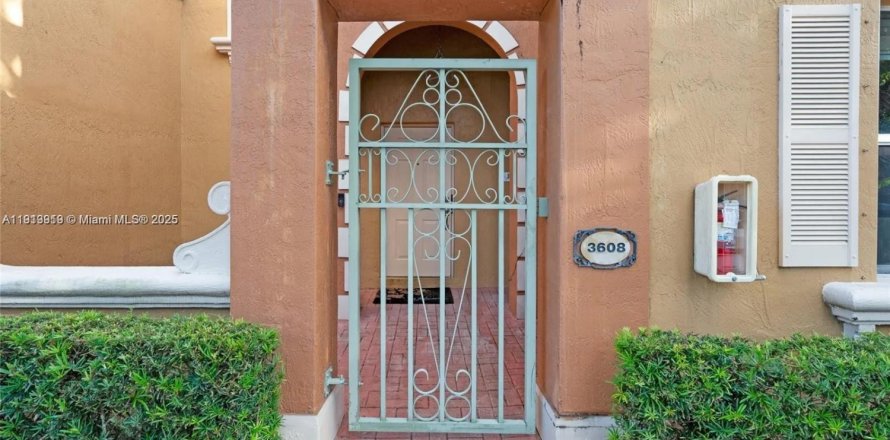 Touwnhouse à Miami Lakes, Floride 3 chambres, 134.71 m2 № 1975855