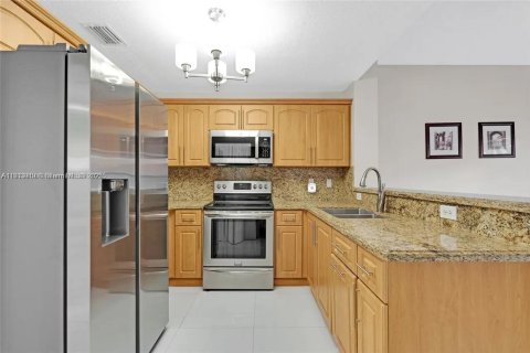 Touwnhouse à louer à Miami Lakes, Floride: 3 chambres, 134.71 m2 № 1975855 - photo 13