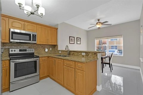 Touwnhouse à louer à Miami Lakes, Floride: 3 chambres, 134.71 m2 № 1975855 - photo 12