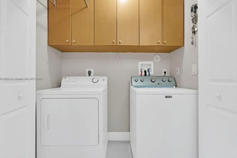 Touwnhouse à louer à Miami Lakes, Floride: 3 chambres, 134.71 m2 № 1975855 - photo 14