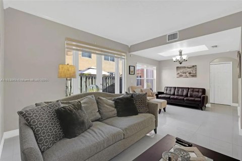 Touwnhouse à louer à Miami Lakes, Floride: 3 chambres, 134.71 m2 № 1975855 - photo 10