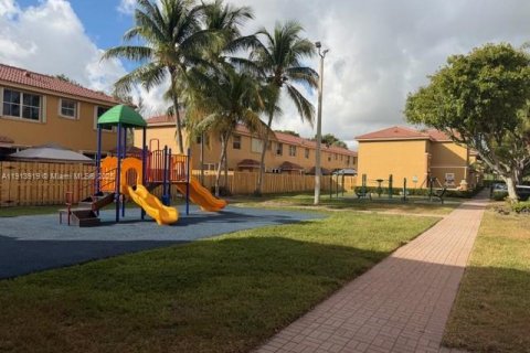 Touwnhouse à louer à Miami Lakes, Floride: 3 chambres, 134.71 m2 № 1975855 - photo 23