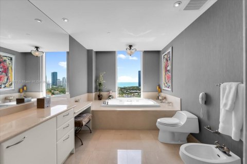 Condominio en venta en Aventura, Florida, 3 dormitorios, 313.45 m2 № 1980043 - foto 17