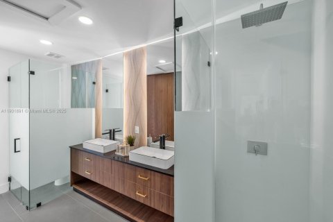 House in Miami, Florida 3 bedrooms, 176.14 sq.m. № 1954014 - photo 27