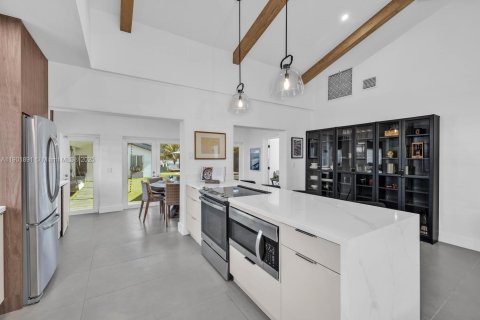 Villa ou maison à vendre à Miami, Floride: 3 chambres, 176.14 m2 № 1954014 - photo 17