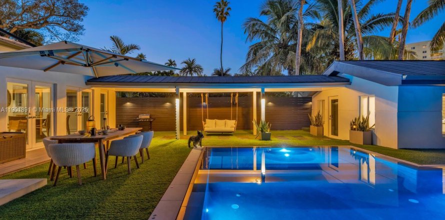 Дом в Майами, Флорида 3 спальни, 176.14м2 № 1954014