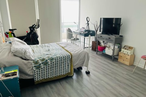Condo in Miami, Florida, 1 bedroom  № 1807748 - photo 6