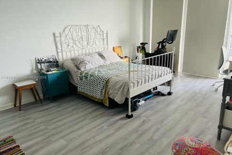 Condo in Miami, Florida, 1 bedroom  № 1807748 - photo 5