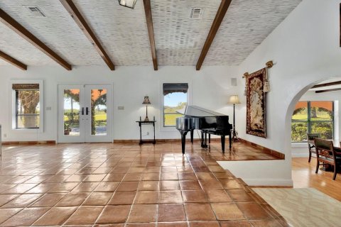 House in Okeechobee, Florida 4 bedrooms, 1168.8 sq.m. № 1395345 - photo 25