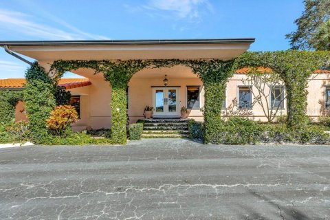 House in Okeechobee, Florida 4 bedrooms, 1168.8 sq.m. № 1395345 - photo 7