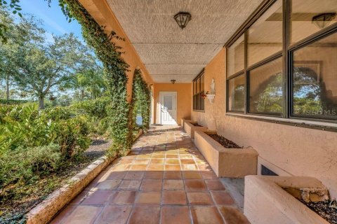 House in Okeechobee, Florida 4 bedrooms, 1168.8 sq.m. № 1395345 - photo 8