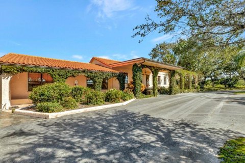 House in Okeechobee, Florida 4 bedrooms, 1168.8 sq.m. № 1395345 - photo 5