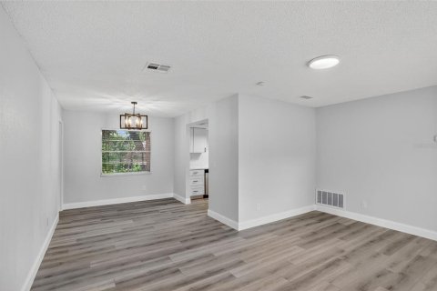 Casa en venta en Orlando, Florida, 4 dormitorios, 182.09 m2 № 1911631 - foto 5