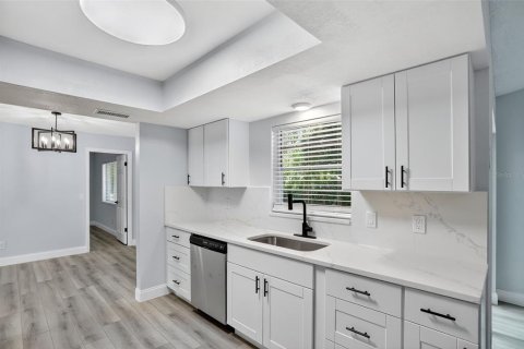 Casa en venta en Orlando, Florida, 4 dormitorios, 182.09 m2 № 1911631 - foto 11