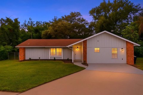 Casa en venta en Orlando, Florida, 4 dormitorios, 182.09 m2 № 1911631 - foto 1