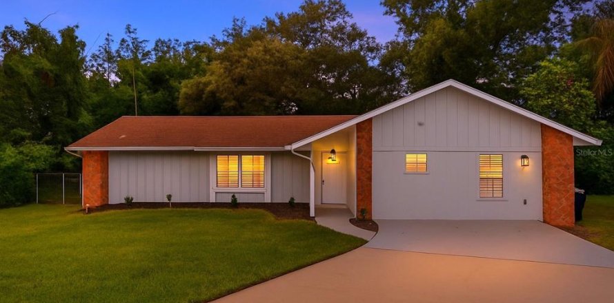House in Orlando, Florida 4 bedrooms, 182.09 sq.m. № 1911631
