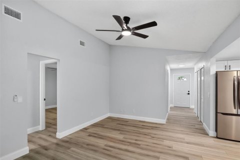 Casa en venta en Orlando, Florida, 4 dormitorios, 182.09 m2 № 1911631 - foto 13