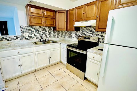 Copropriété à vendre à Lauderdale Lakes, Floride: 2 chambres, 102.19 m2 № 1979302 - photo 11