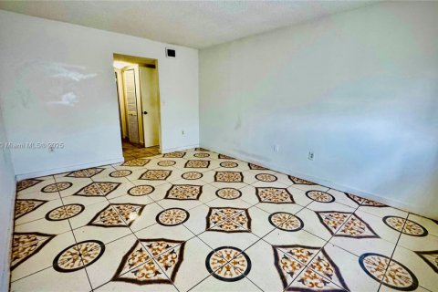 Copropriété à vendre à Lauderdale Lakes, Floride: 2 chambres, 102.19 m2 № 1979302 - photo 13