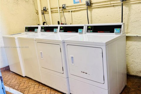 Copropriété à vendre à Lauderdale Lakes, Floride: 2 chambres, 102.19 m2 № 1979302 - photo 21