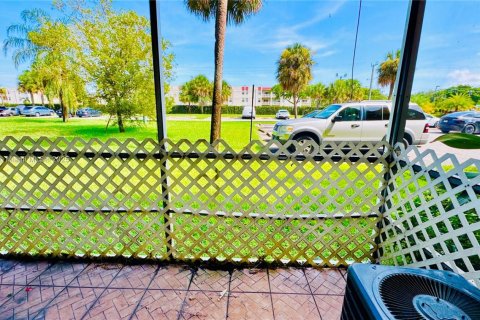 Copropriété à vendre à Lauderdale Lakes, Floride: 2 chambres, 102.19 m2 № 1979302 - photo 20