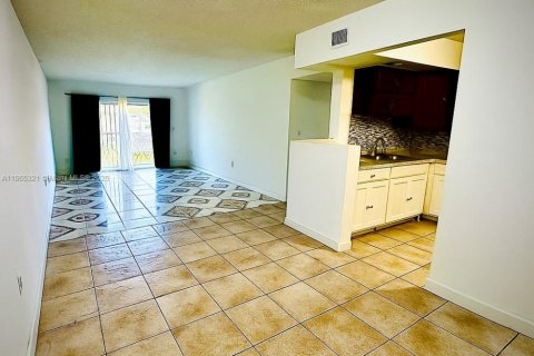 Copropriété à vendre à Lauderdale Lakes, Floride: 2 chambres, 102.19 m2 № 1979302 - photo 6