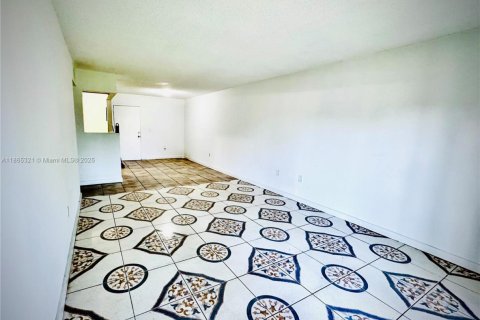 Copropriété à vendre à Lauderdale Lakes, Floride: 2 chambres, 102.19 m2 № 1979302 - photo 8