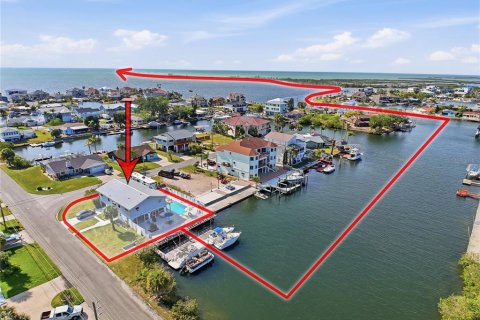 Casa en venta en Hernando Beach, Florida, 5 dormitorios, 264.59 m2 № 2217546 - foto 4