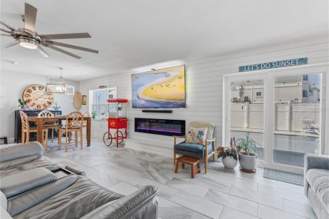 Casa en venta en Hernando Beach, Florida, 5 dormitorios, 264.59 m2 № 2217546 - foto 14