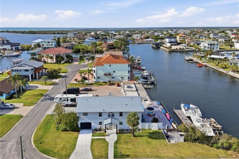 Casa en venta en Hernando Beach, Florida, 5 dormitorios, 264.59 m2 № 2217546 - foto 3