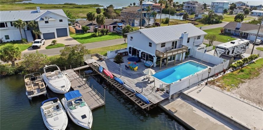 Casa en Hernando Beach, Florida 5 dormitorios, 264.59 m2 № 2217546