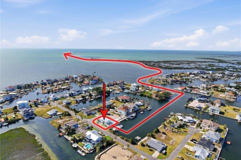 Casa en venta en Hernando Beach, Florida, 5 dormitorios, 264.59 m2 № 2217546 - foto 5