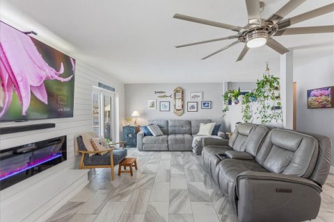 Casa en venta en Hernando Beach, Florida, 5 dormitorios, 264.59 m2 № 2217546 - foto 12