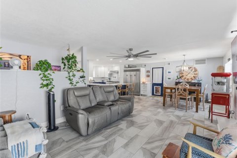 Casa en venta en Hernando Beach, Florida, 5 dormitorios, 264.59 m2 № 2217546 - foto 13