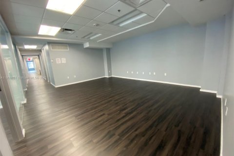 Propiedad comercial en venta en Miami, Florida № 2012847 - foto 5