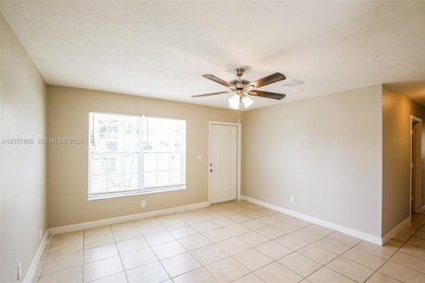 Villa ou maison à louer à Margate, Floride: 4 chambres, 134.52 m2 № 2168591 - photo 3