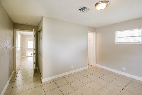 Villa ou maison à louer à Margate, Floride: 4 chambres, 134.52 m2 № 2168591 - photo 9