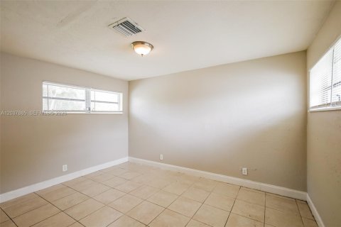 Villa ou maison à louer à Margate, Floride: 4 chambres, 134.52 m2 № 2168591 - photo 10