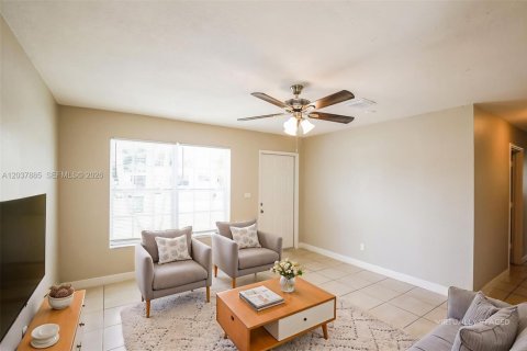 Villa ou maison à louer à Margate, Floride: 4 chambres, 134.52 m2 № 2168591 - photo 4