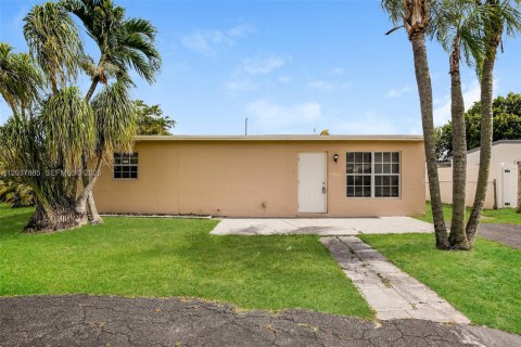 Villa ou maison à Margate, Floride 4 chambres, 134.52 m2 № 2168591