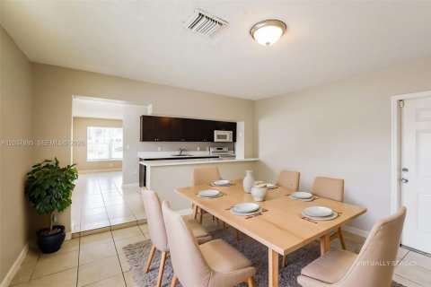 Villa ou maison à louer à Margate, Floride: 4 chambres, 134.52 m2 № 2168591 - photo 6