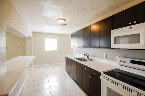 Villa ou maison à louer à Margate, Floride: 4 chambres, 134.52 m2 № 2168591 - photo 8