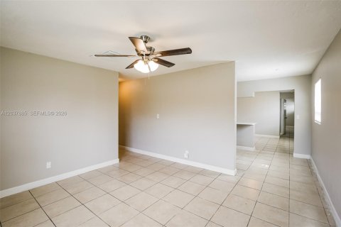 Villa ou maison à louer à Margate, Floride: 4 chambres, 134.52 m2 № 2168591 - photo 2