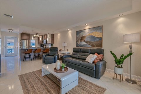 Condominio en venta en Lauderdale Lakes, Florida, 2 dormitorios, 87.7 m2 № 2033192 - foto 4