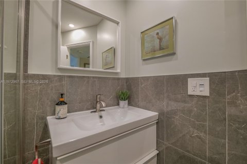 Condominio en venta en Lauderdale Lakes, Florida, 2 dormitorios, 87.7 m2 № 2033192 - foto 13